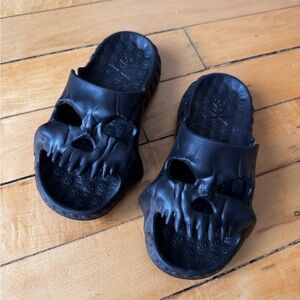 Black Skull Slide Sandals